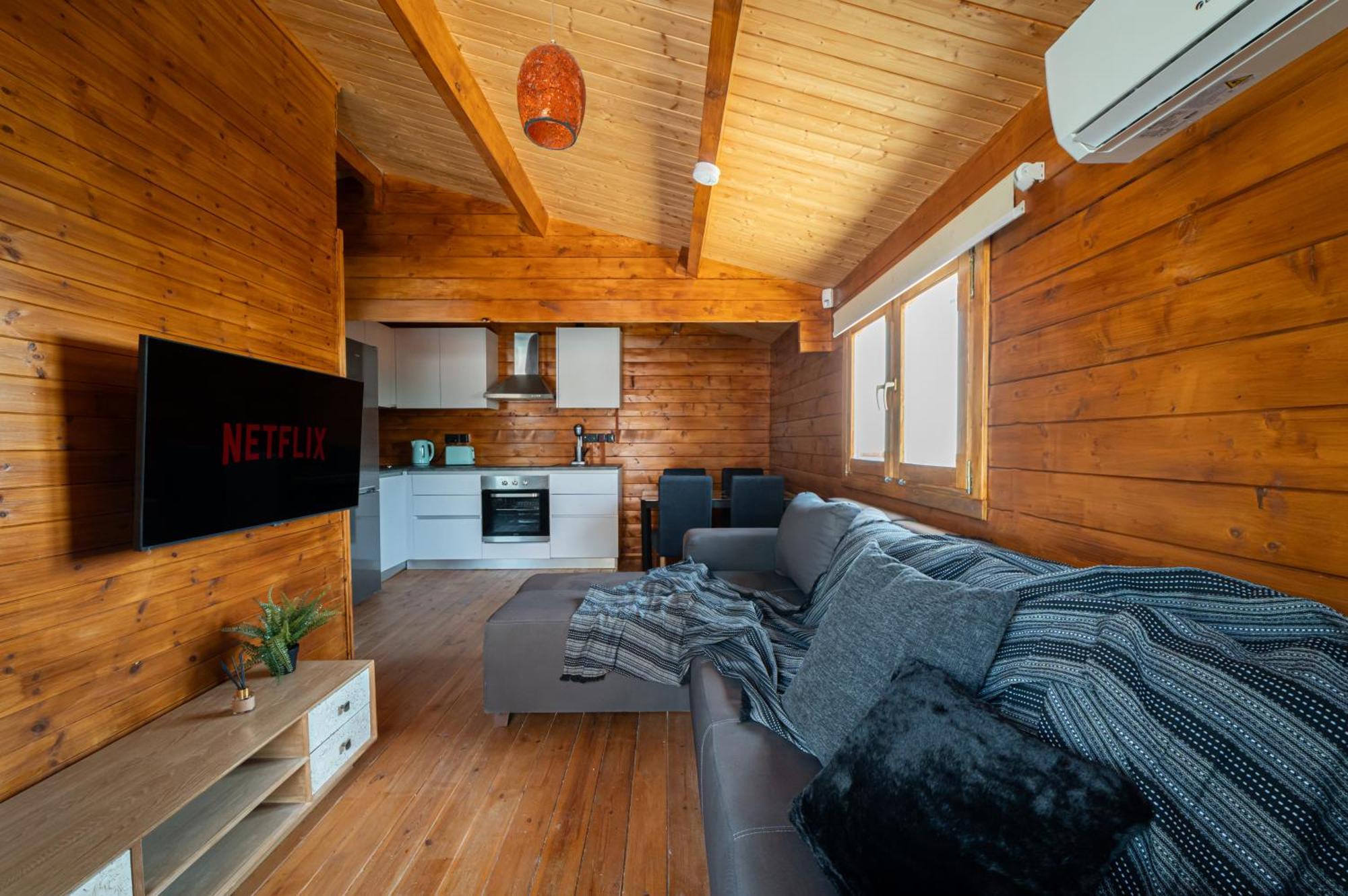 Wooden House In Lofou Ferienhaus *